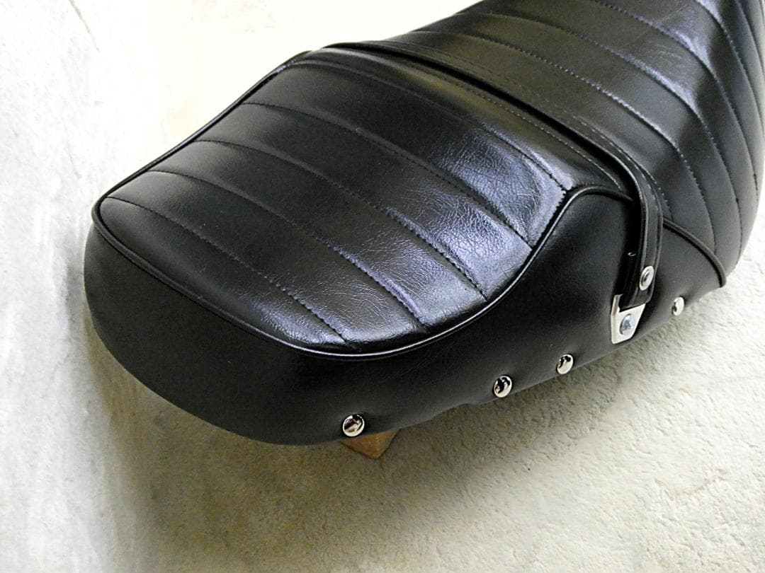 アドレスV125 黒皮ボタン タックロールシート