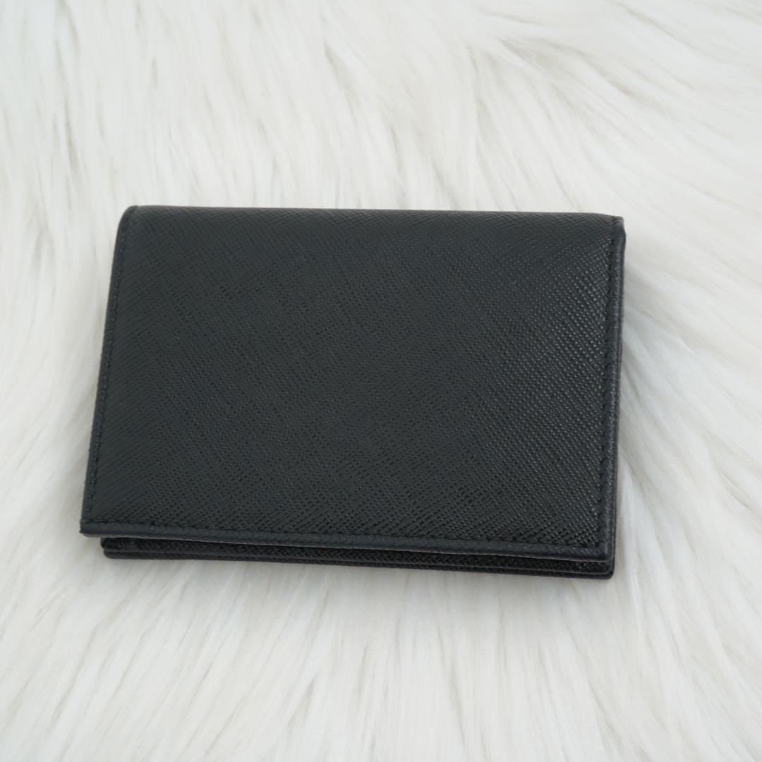 ほぼ未使用品　箱付き　GUCCI グッチ　二つ折り財布　サフィアーノレザー　黒
